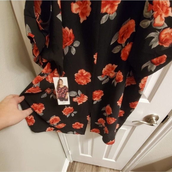 DEX red roses‎ floral cold shoulder tunic plus size 2X NEW!!!! - Picture 7 of 10